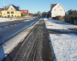 meget glat cykelsti på koldingvej i viborg cykelsti,koldingvej,viborg,isglat,sne